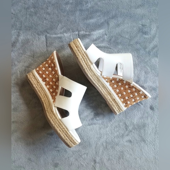 Sondra Roberts New York Angie Wedge Sandal ⭐️⭐️ - Picture 6 of 10